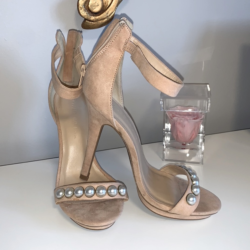 Bridal pearl and nude shoes size 6 NEW never worn
